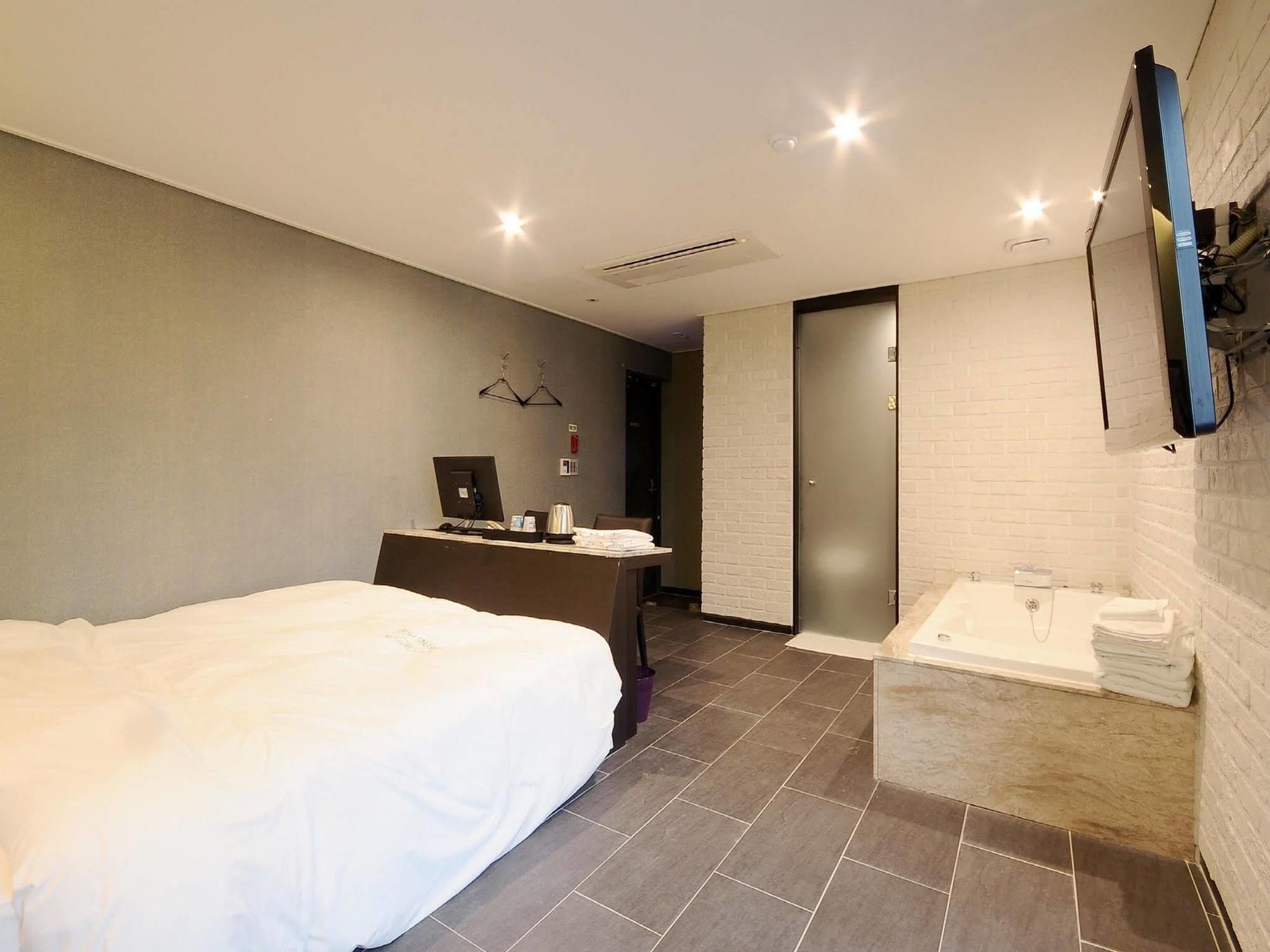 Queens Hotel Seomyeon بوسان المظهر الخارجي الصورة